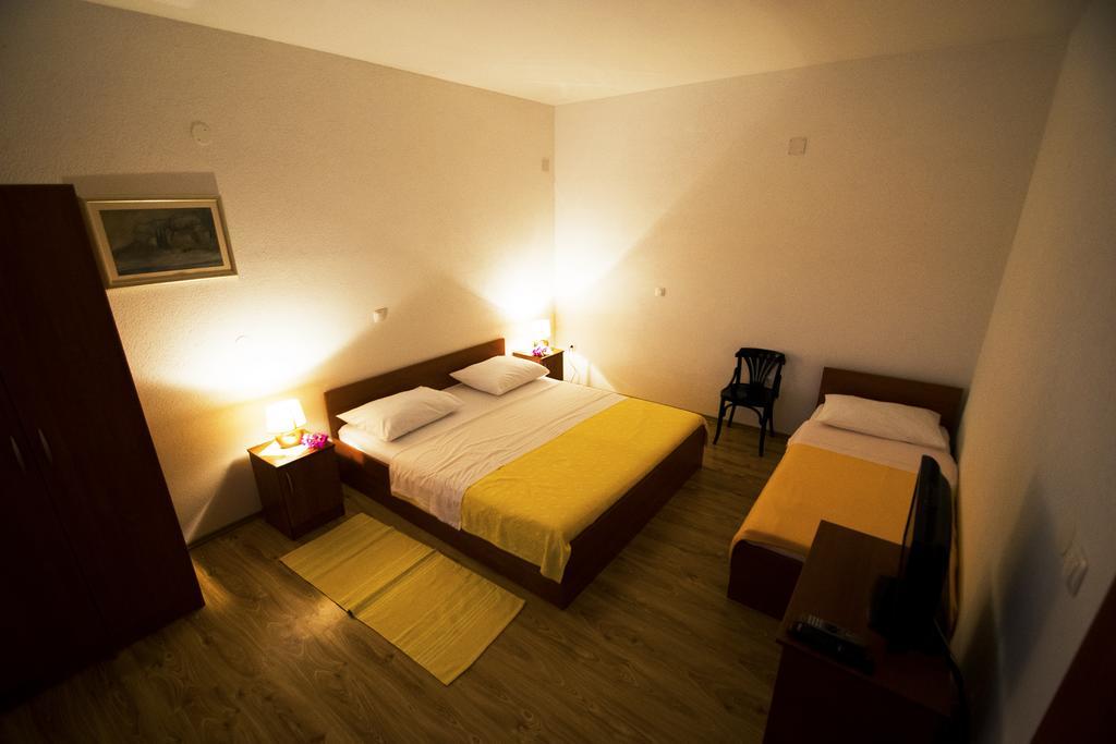 Apartments Zile Starigrad Paklenica Rum bild
