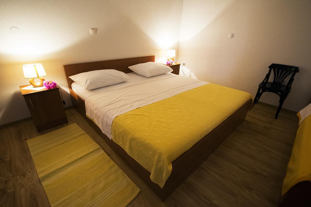 Apartments Zile Starigrad Paklenica Rum bild