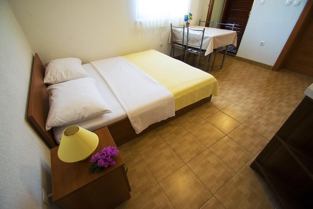 Apartments Zile Starigrad Paklenica Rum bild
