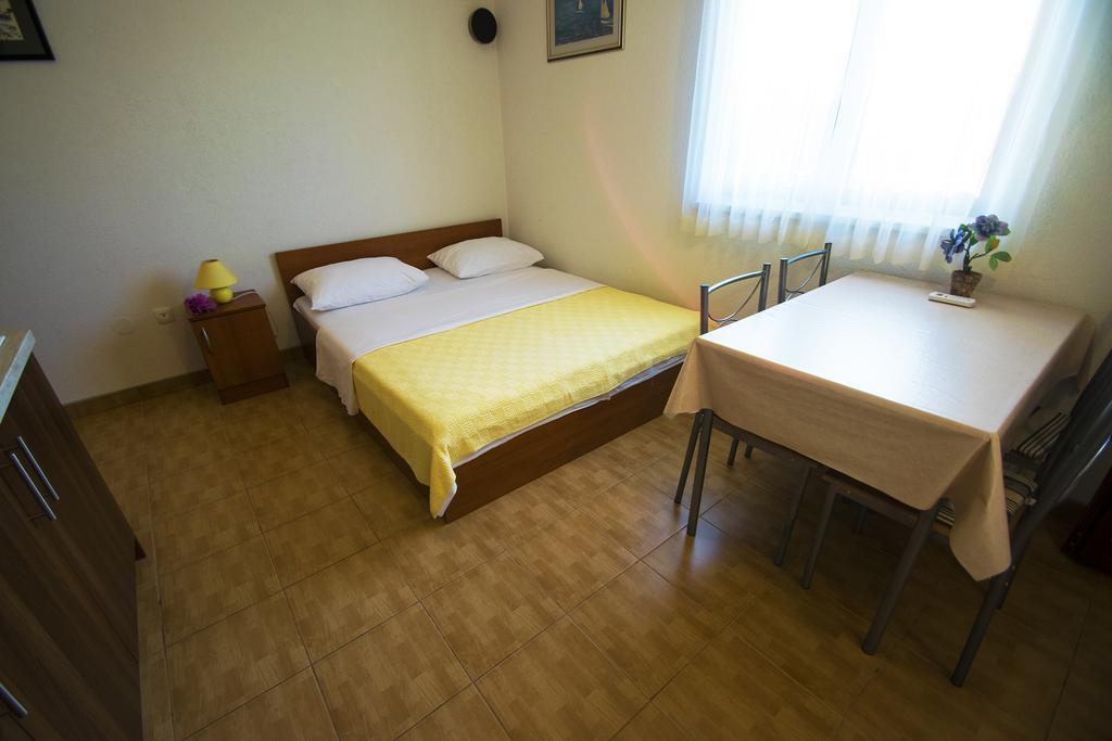 Apartments Zile Starigrad Paklenica Rum bild