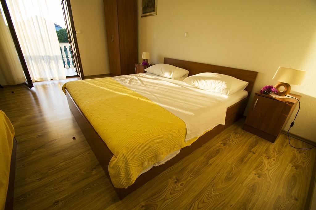 Apartments Zile Starigrad Paklenica Rum bild