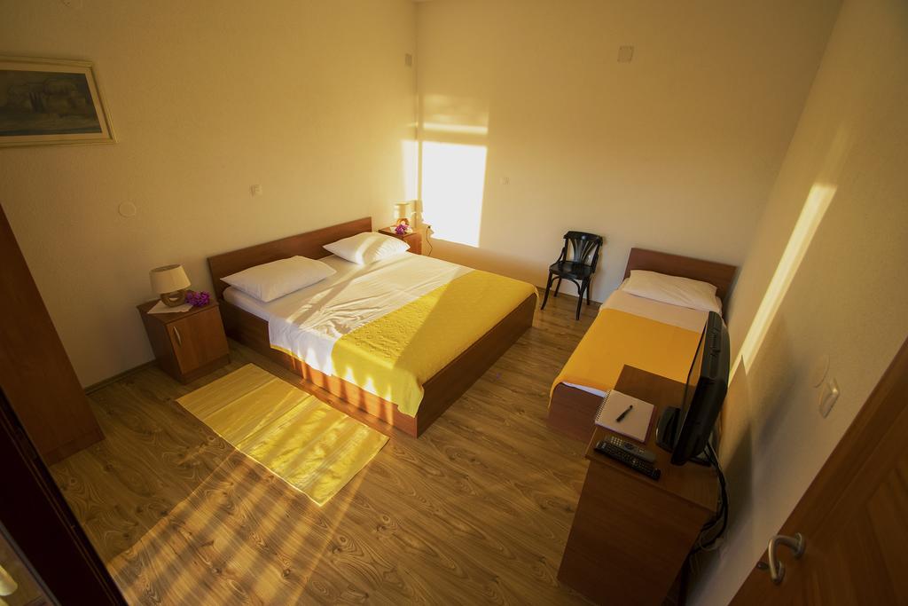 Apartments Zile Starigrad Paklenica Rum bild